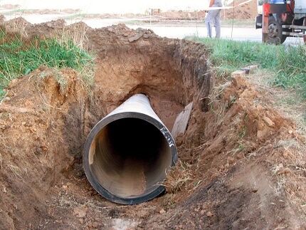 Case for underground pipeline installation