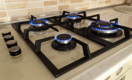 Gas stove with cast iron grate