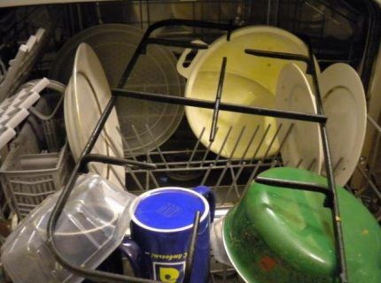 Washing the grill in the dishwasher