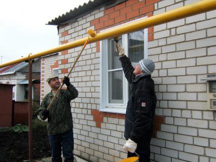 Tubo del gas in strada