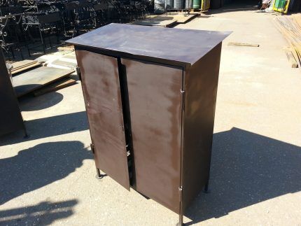 Self-made cabinet for gas cylinders
