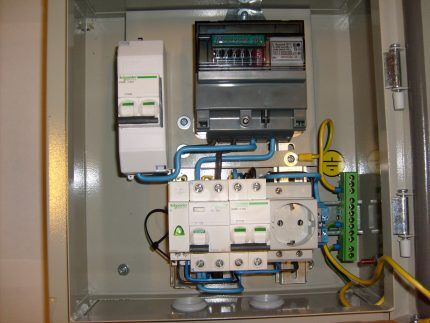 Three-phase panel for residential premises