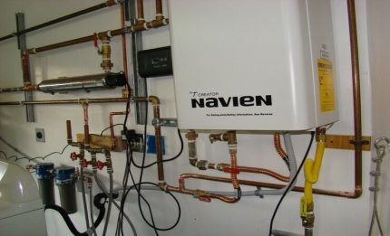 Wall-mounted gas boiler