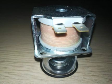 Gas valve solenoid 