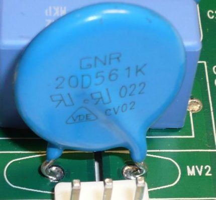 Varistor trên bo mạch nồi hơi