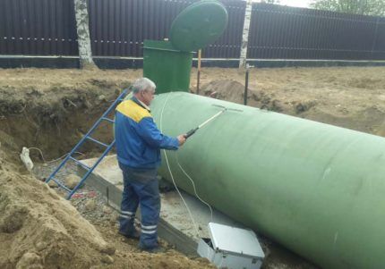 Installation of a gas holder on site