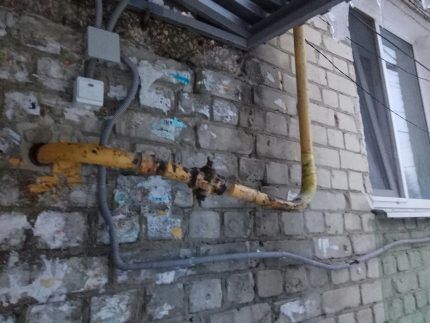 Emergency condition of the gas pipe