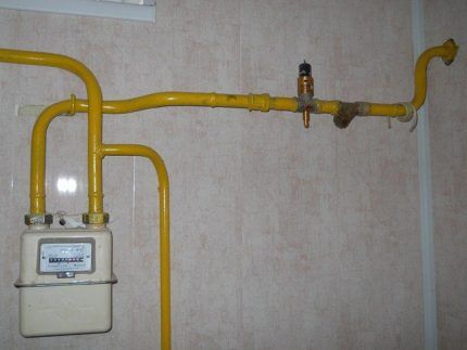 Đường ống dẫn gas trong bếp