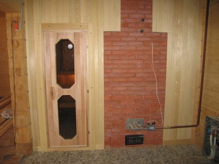 Gas heating device for a sauna stove