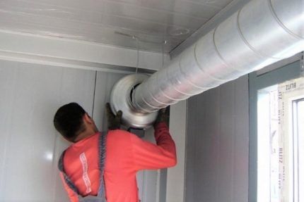 Installation of a round duct fan