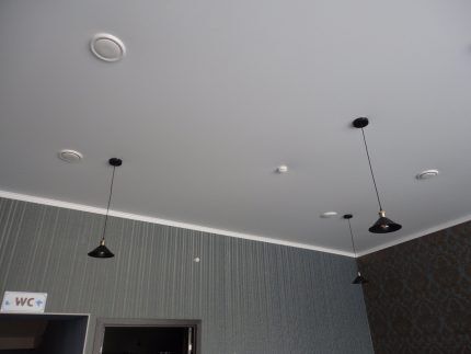 Spanplafond met ventilatie