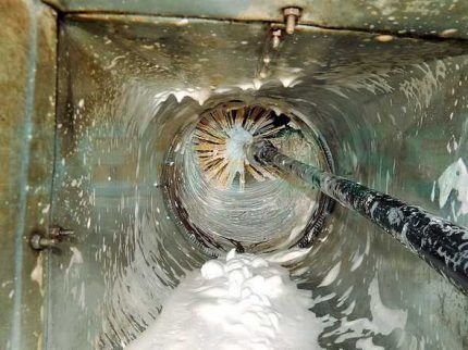 Air duct cleaning using a combined method