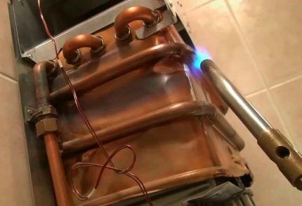 Soldering a copper heat exchanger for a gas boiler