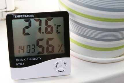 Clock with hydrometer and thermometer