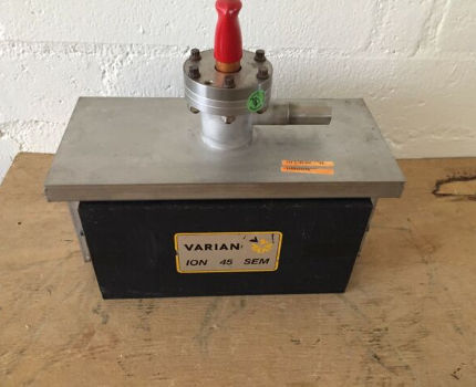 Ion-getter vacuum degasser