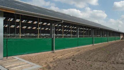 Ventilation curtains for barns