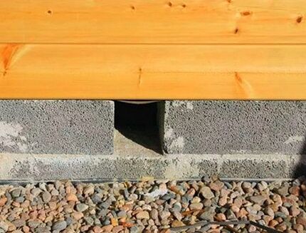 Vent in aerated concrete strip base