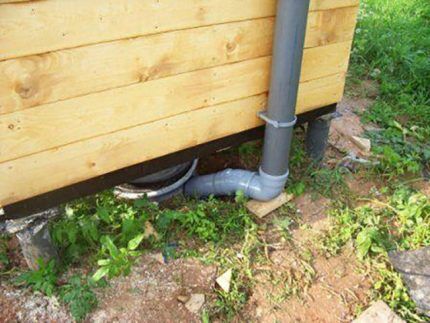 Installation of a drain pipe