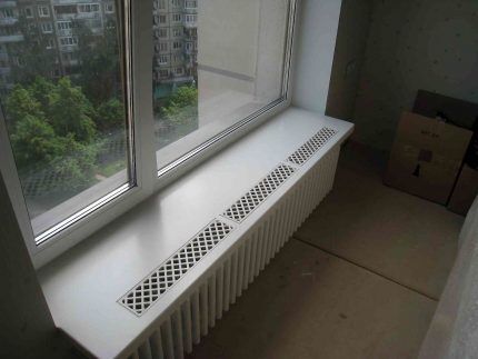 Built-in ventilation grille in the window sill