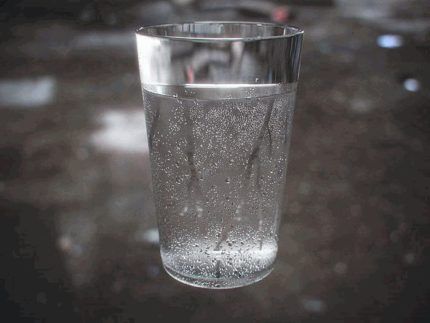 Measuring humidity with a glass of water