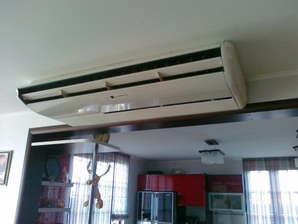 Ceiling-mounted household air conditioner