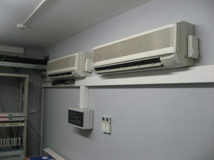 Air conditioner operation in the server room