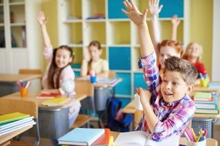 Enfants en classe à l'école