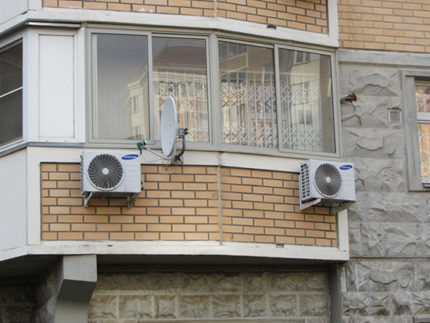 Climatiseur sur parapet