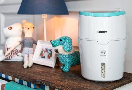 Traditional humidifier for a children's room