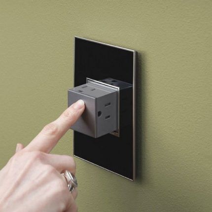 Pull-out socket