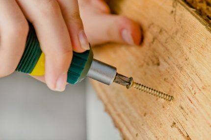 Zelftappende schroef voor houten blok