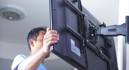 Installing the TV on the bracket