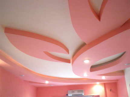 Curved suspended ceiling