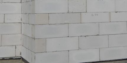 Aerated concrete masonry with joints of the correct thickness