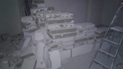 Used aerated concrete blocks on the floor