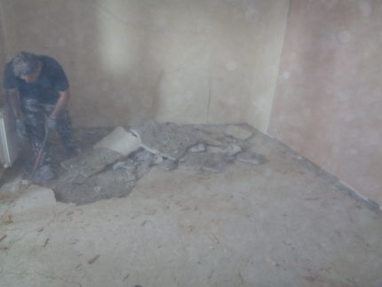 A lot of dust when dismantling the screed