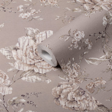 Roll of non-woven wallpaper with flowers