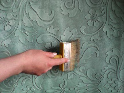 Non-woven wallpaper is coated with a layer of varnish
