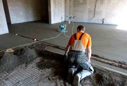 The process of leveling the floor screed