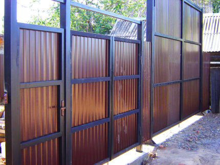 Typical corrugated gates