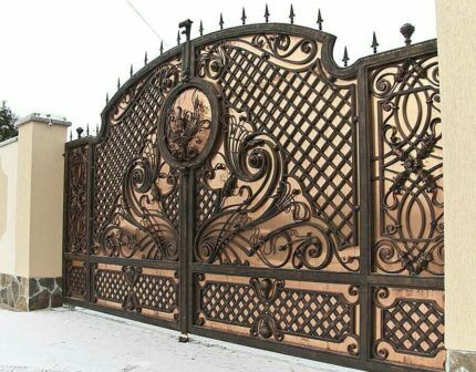 Forged gates