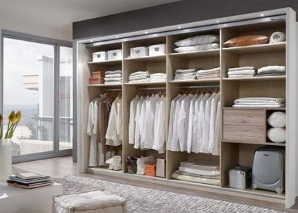 Wardrobe for dry items