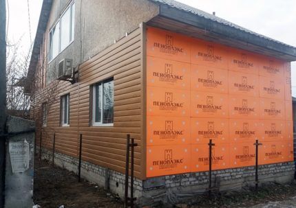 Sheathing a house after insulation