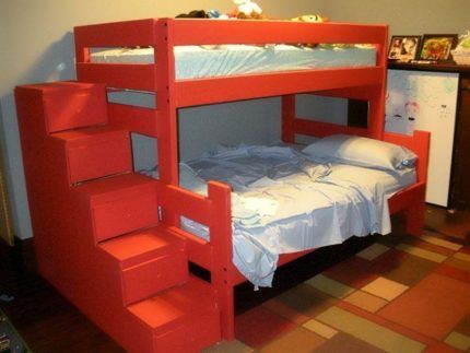 Maliwanag na bunk bed