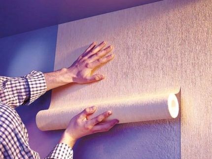 Gluing plain non-woven wallpaper