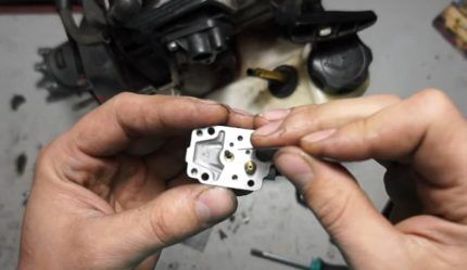 Injap sembur dalam karburetor