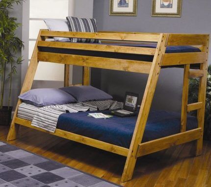 Trapeze bed