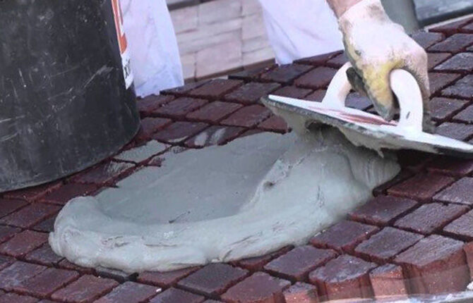Sealing tiles with cement mortar