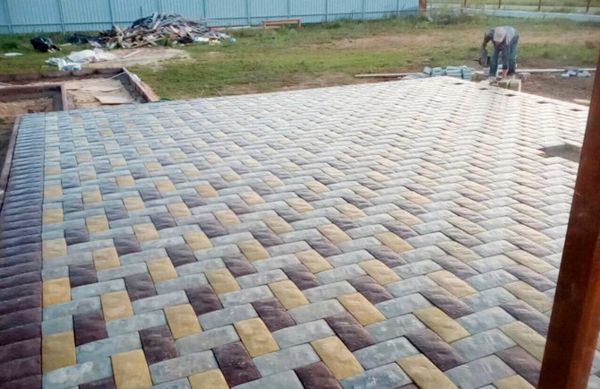Laying tiles English cobblestones