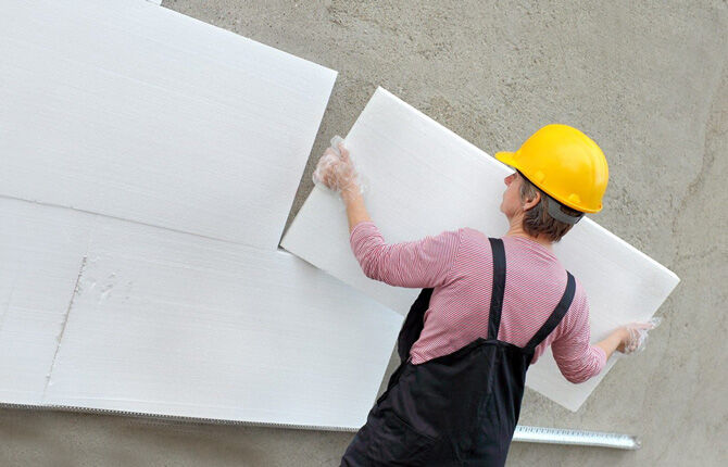 Isolation des murs avec de la mousse plastique